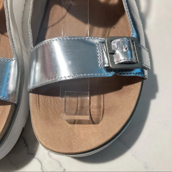 UGG  SZ 10 Ardyne Chunky Platform Silver Buckle Slip On Flip Flop Sandals - Picture 2 of 12